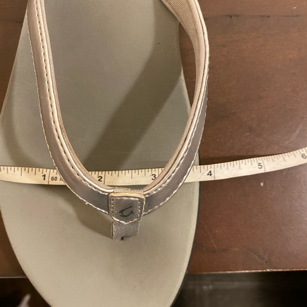 Olukai Ho‘ōpio Girls Flip Flops - Picture 9 of 10